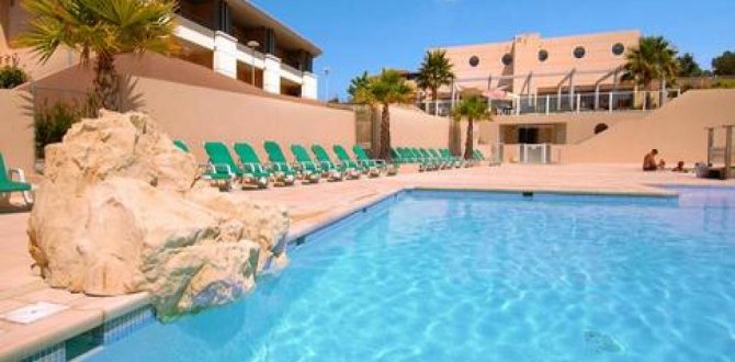 ROQUEBRUNE SUR ARGENS PARASOLS D'ARGENS